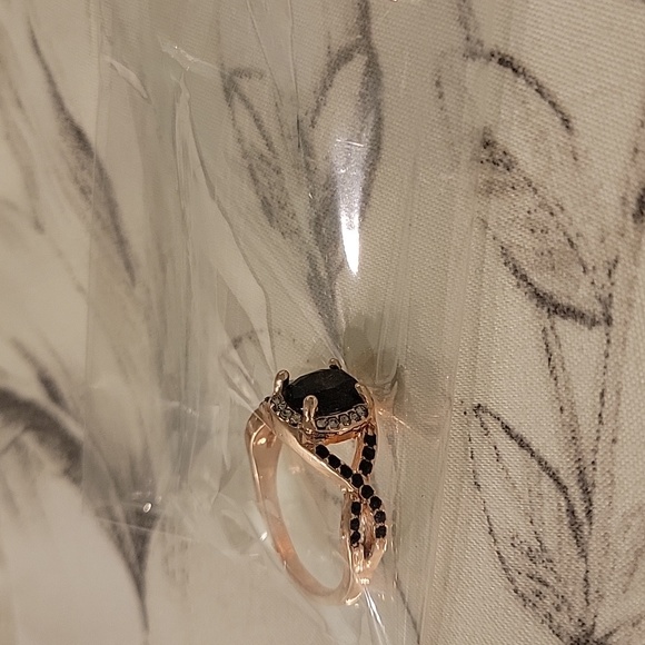 Brand New Rose Gold Black Stone Elegant Ring, Size 9 - Picture 5 of 5